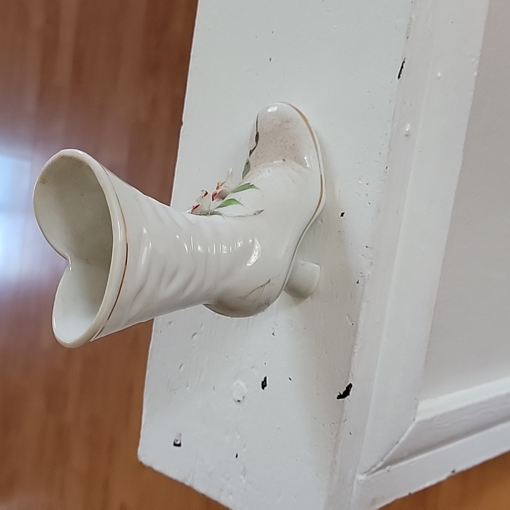 Boot vase - Picture 3 of 3
